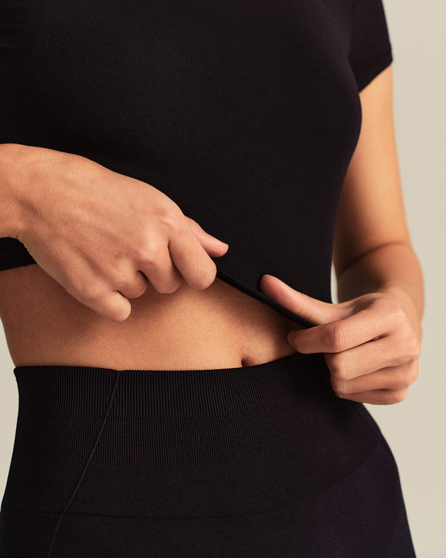 Smooth Contour Cropped Short Sleeve T-Shirt | Black