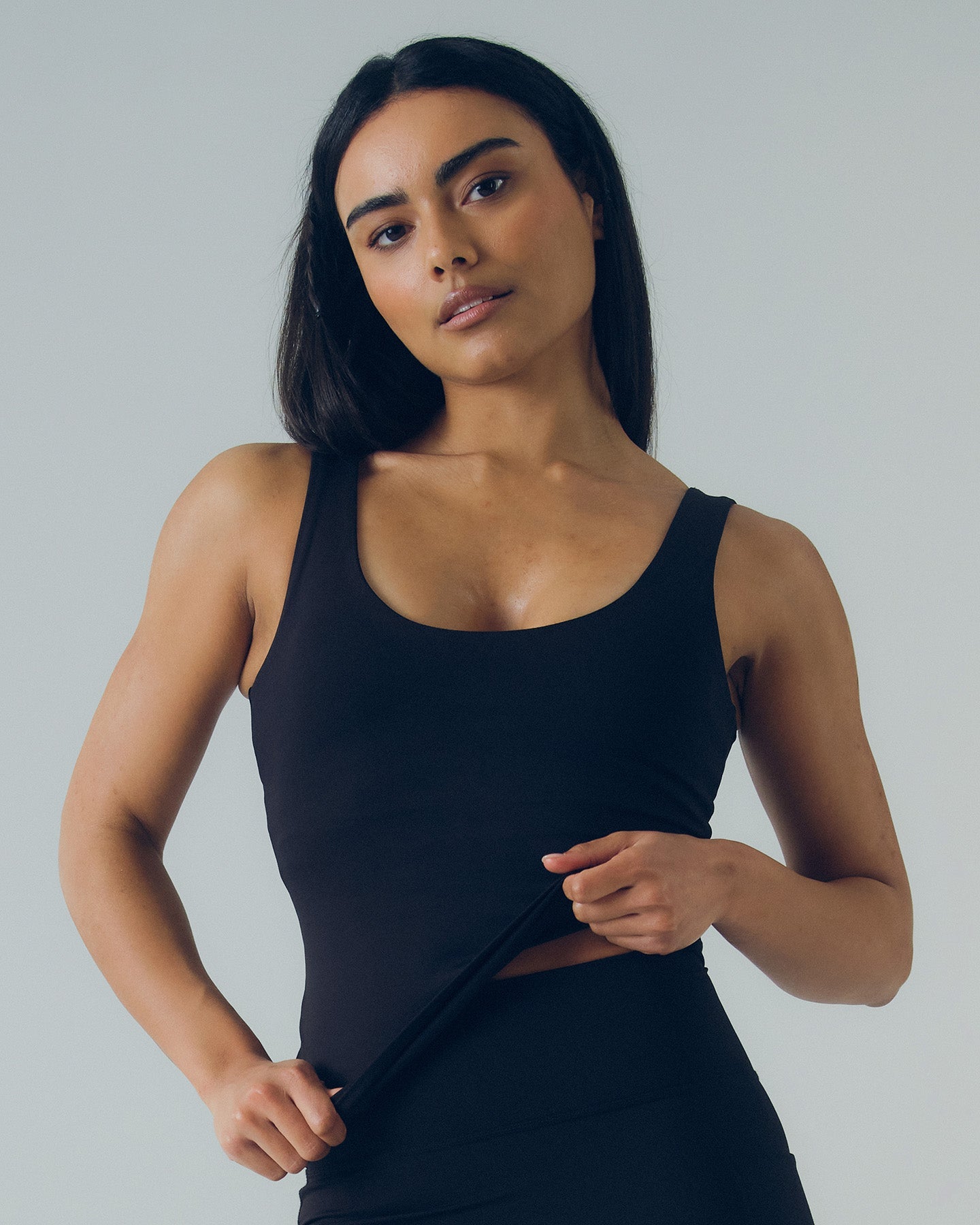Essential Built-In Bra Scoop Back Tank | Black
