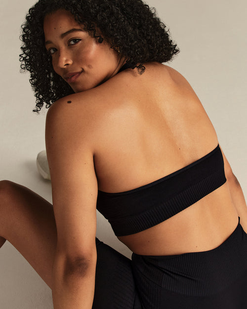 Power Seamless Halter Neck Bra | Black