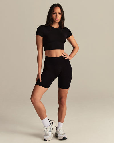 Smooth Contour Cropped Short Sleeve T-Shirt | Black