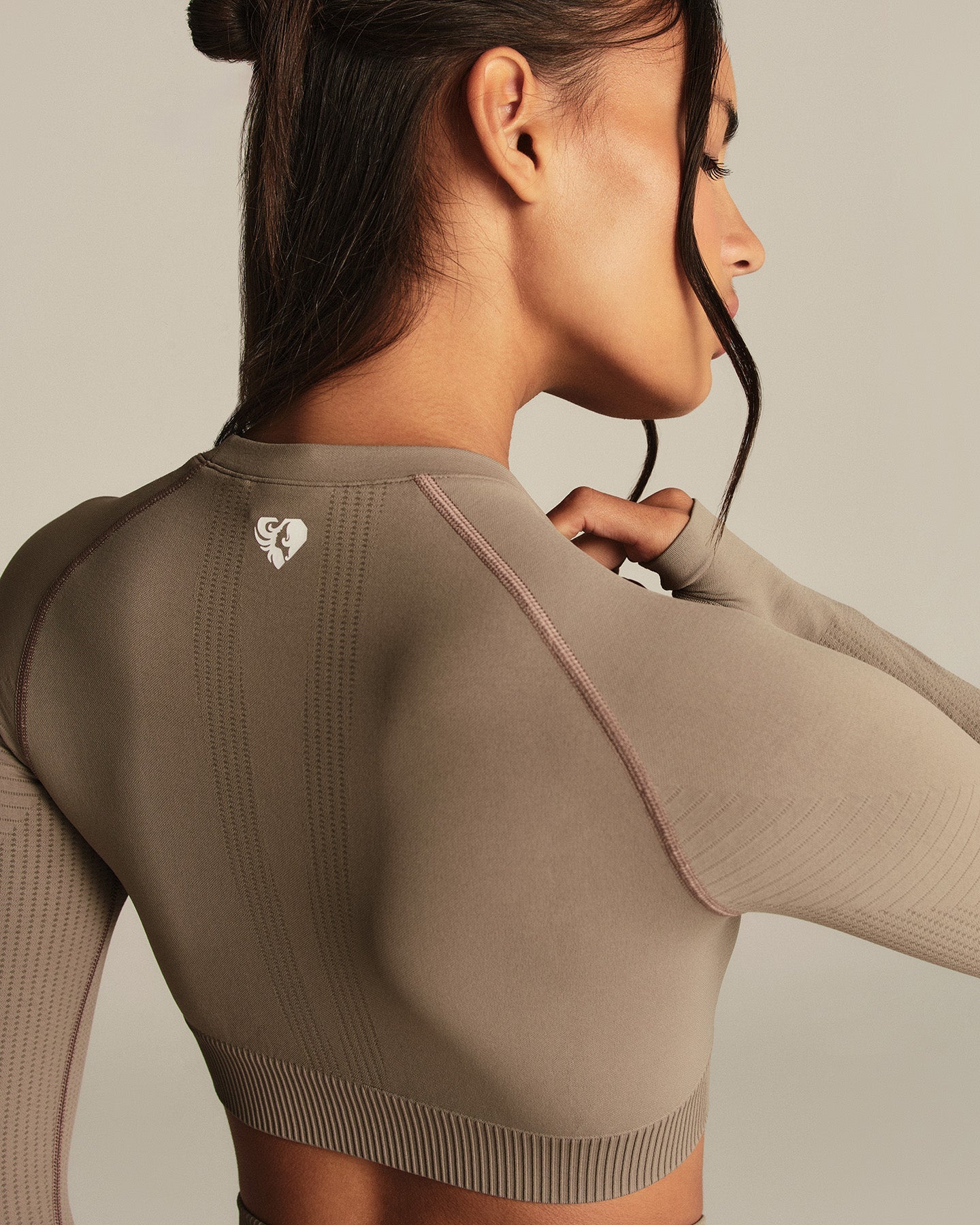 Power Seamless Long Sleeve Crop Top | Taupe Grey