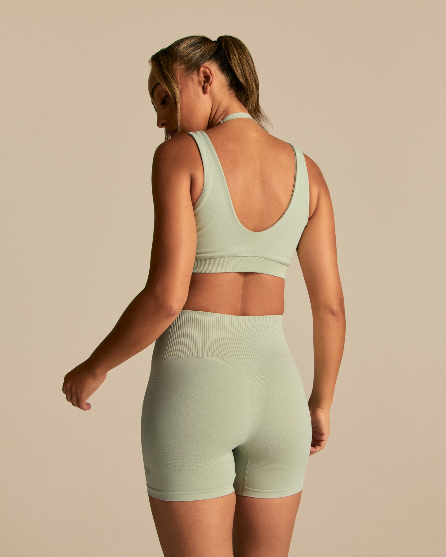 Power Double Layer Halter Bra | Calming Green (2/6)