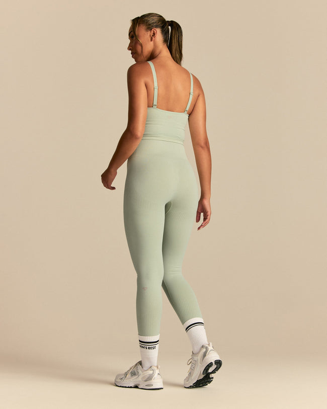 Power Built-In Bra Tank | Calming Green (2/6)