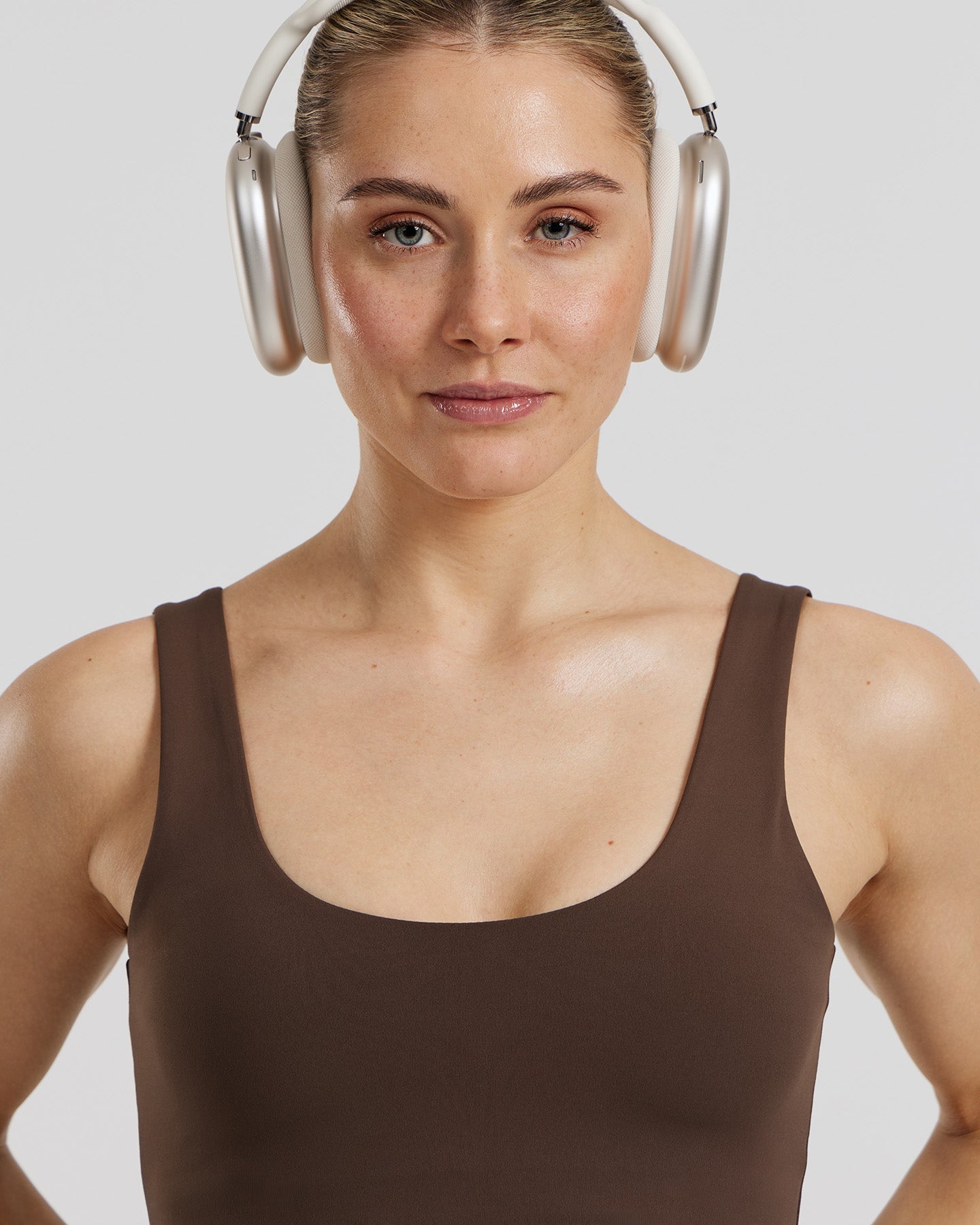 Essential Built-In Bra Scoop Back Tank | Cocoa