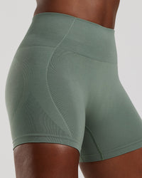 Define 2.0 Seamless Scrunch 4" Shorts | Sage