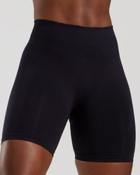 Define 2.0 Seamless Scrunch 6" Shorts | Black