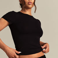 Smooth Contour Midi Short Sleeve T-Shirt | Black