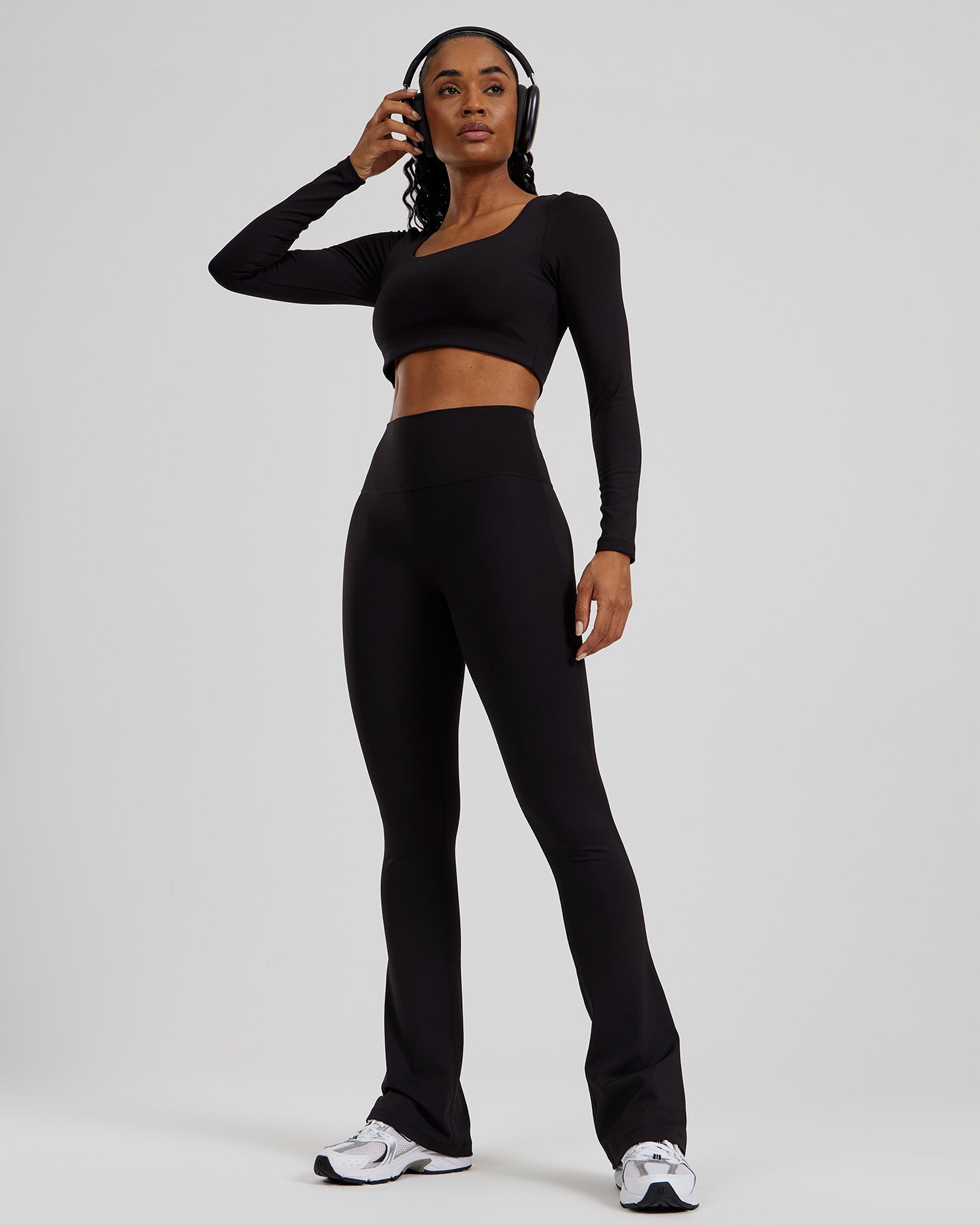 Essential Long Sleeve Built-In Bra Top | Black