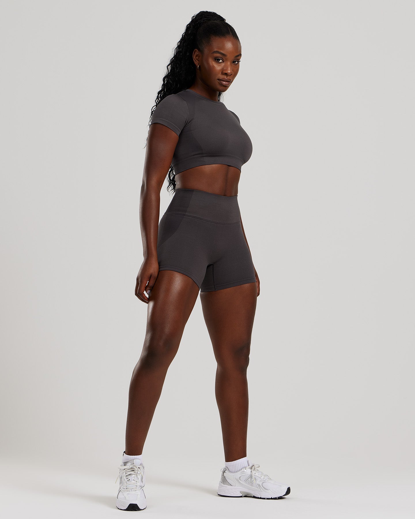 Motion Seamless Short Sleeve Crop Top | Graphite