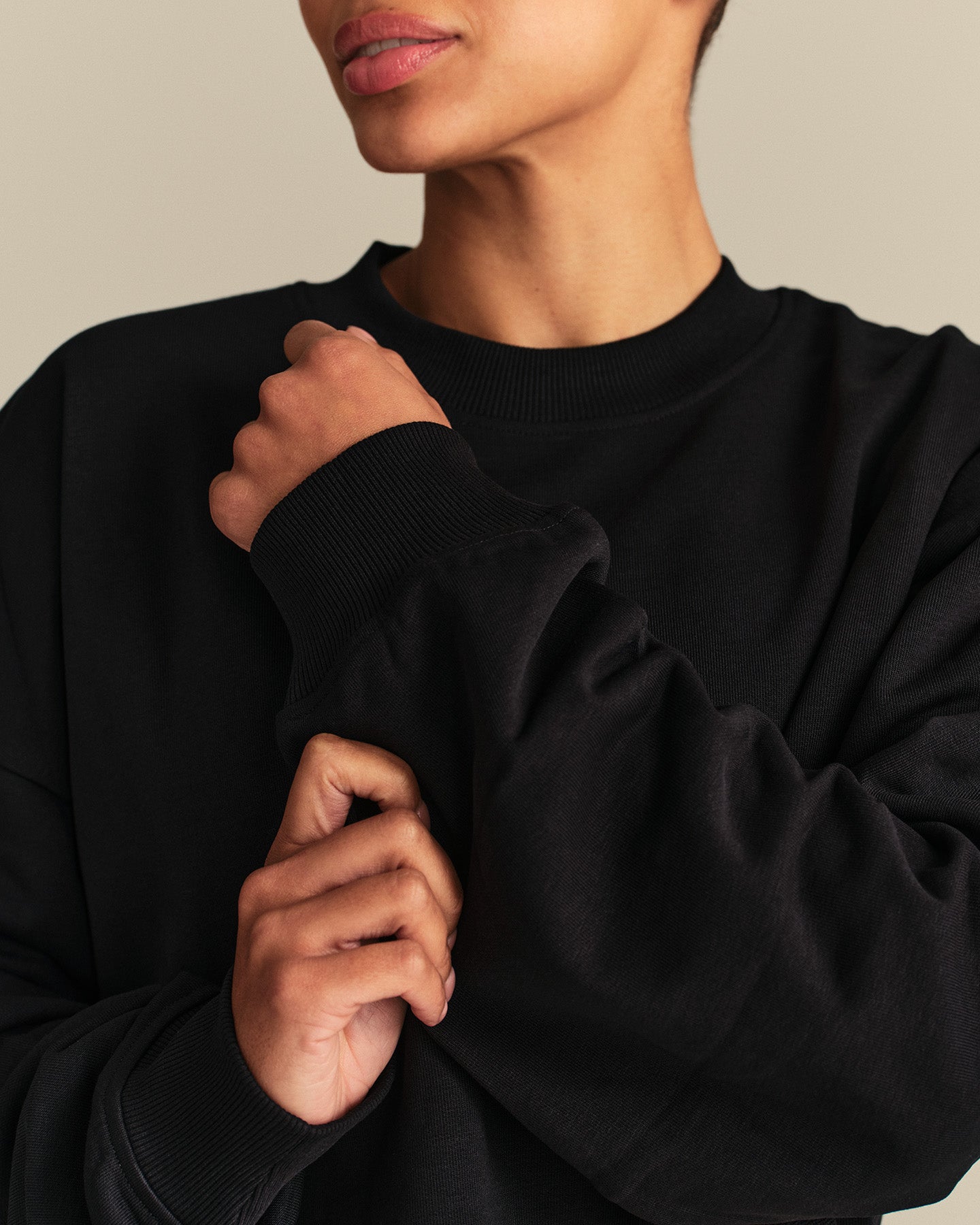 Comfort Lightweight Cropped Sweat | Black