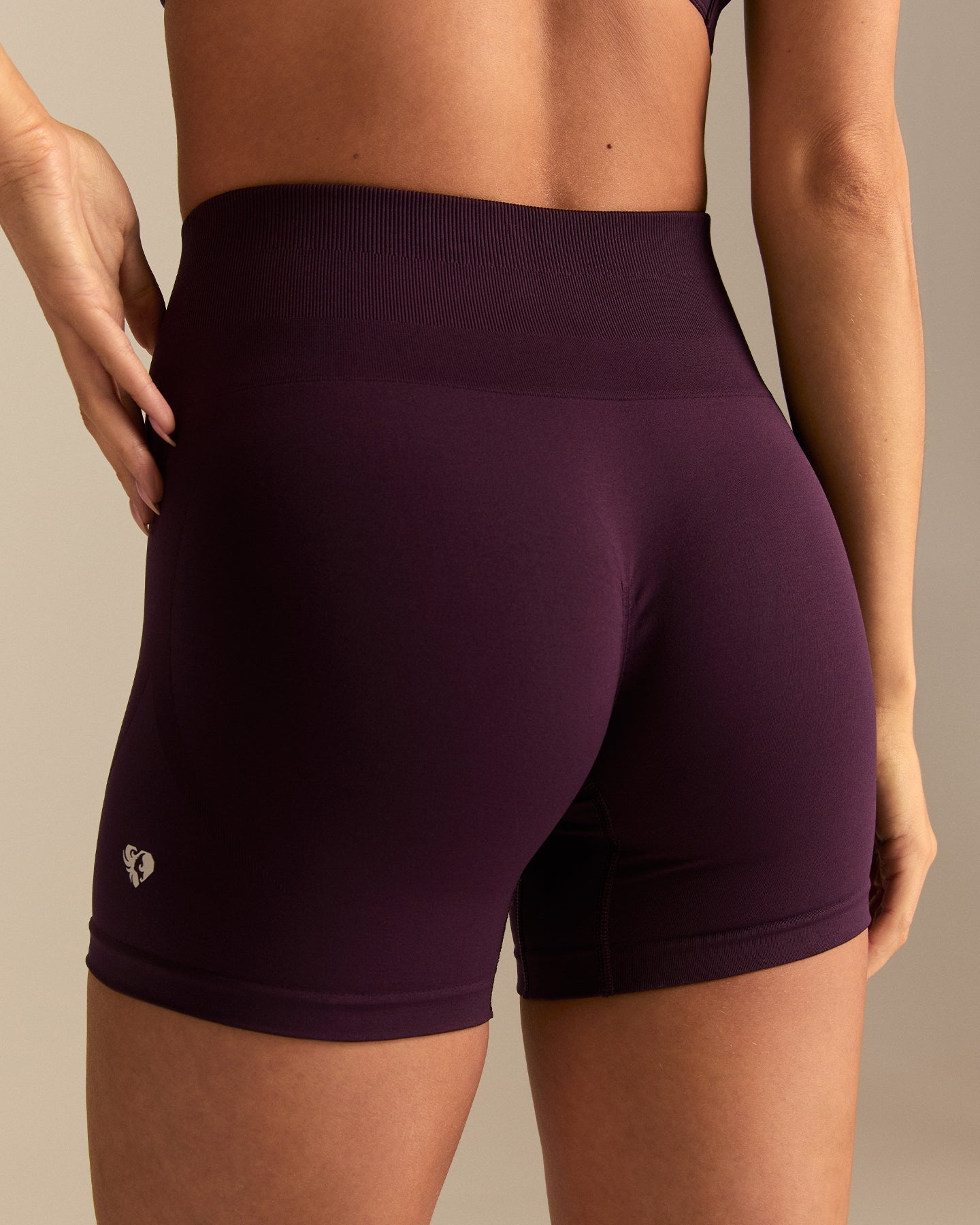 Define 2.0 High Waist Scrunch Shorts 4" | Blackberry (3/6)